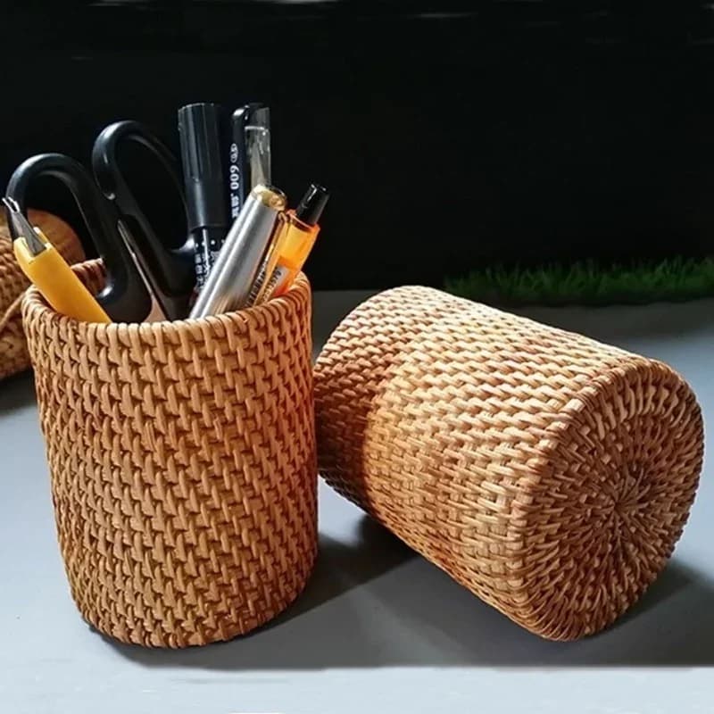 Pintas rotango stalo įrankių organizatorius